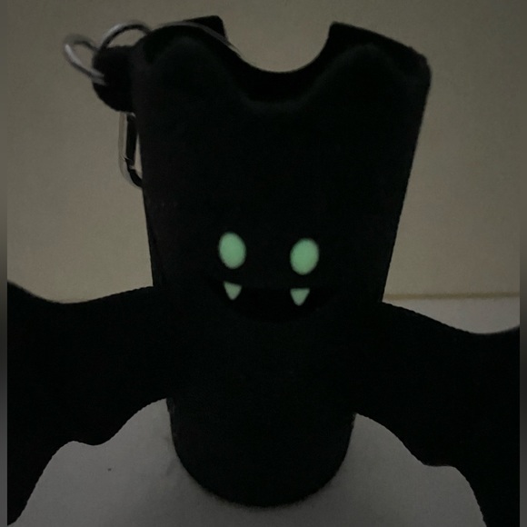 Bath & Body Works Bat Holds Their 3oz Hand Sanitizer Spray or 2.5oz Travel Mist - Picture 6 of 8